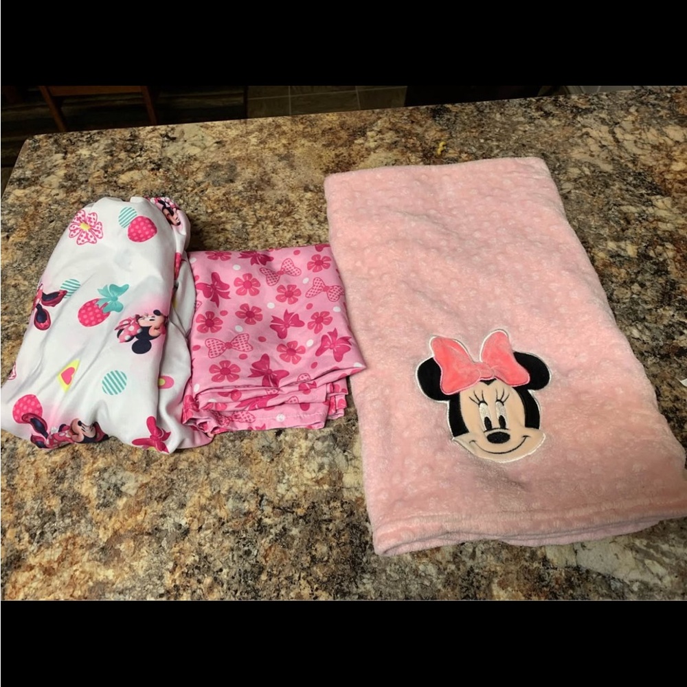 Pink Minnie Mouse Kids Blanket Set